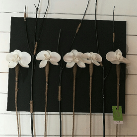 création florale sur planche noire